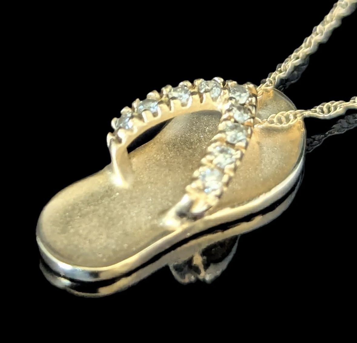 Na Hoku 14K Yellow Gold Natural Diamond Flip Flop Pendant