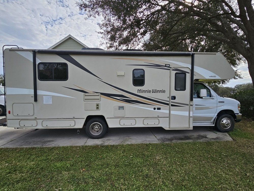 2016 Winnebago 26ft