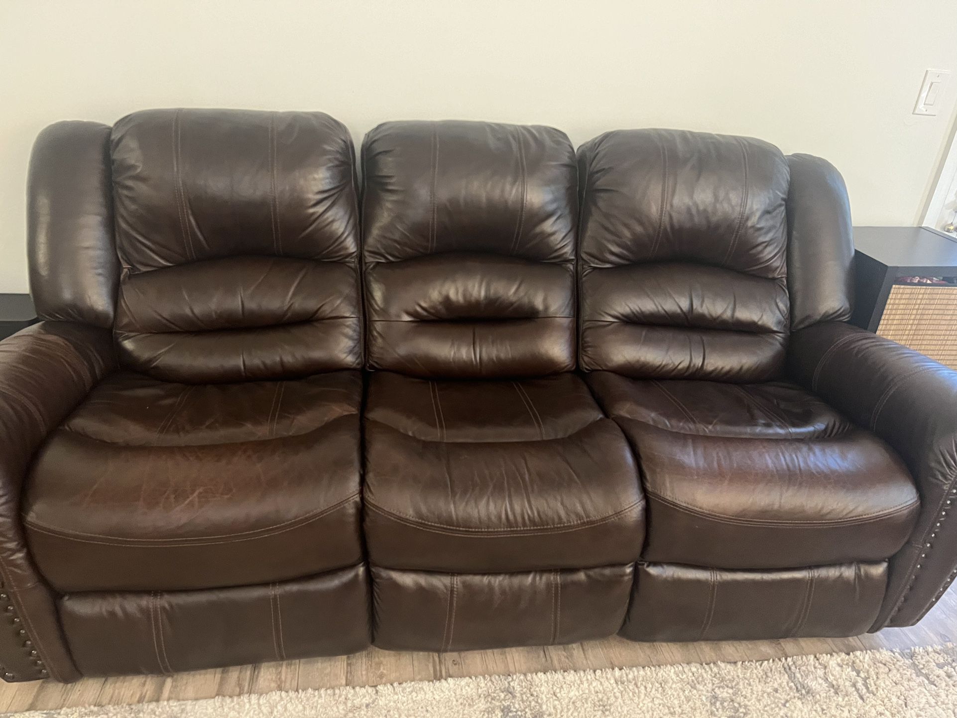 Selling 3 Seater recliner 