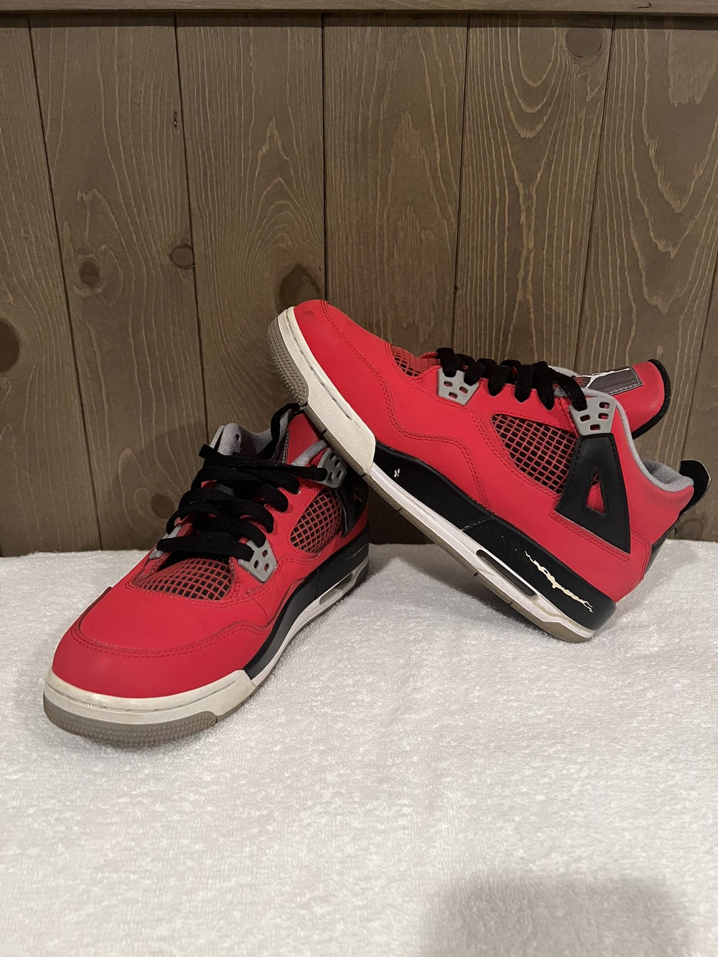 Jordan - Toro Bravo 4’s Size 7