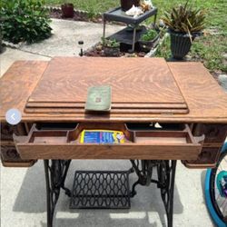 Vintage Singer Sewing Machine 