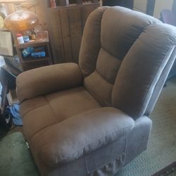 Recliner lift chair