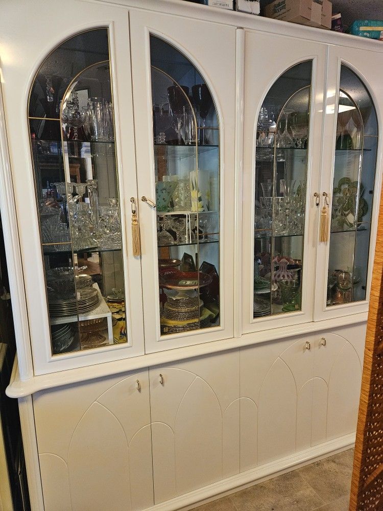 High-Gloss White, Lighted China Hutch