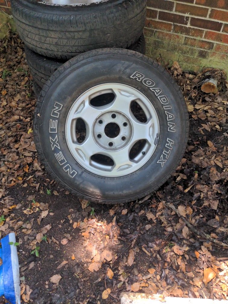 Tires 255 - 70 - R 16...And Rims 16 inch.