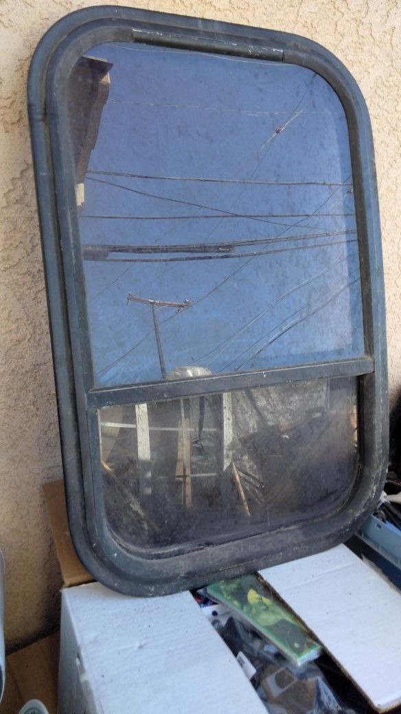 Vertical Sliding Window 17 ×27 ½