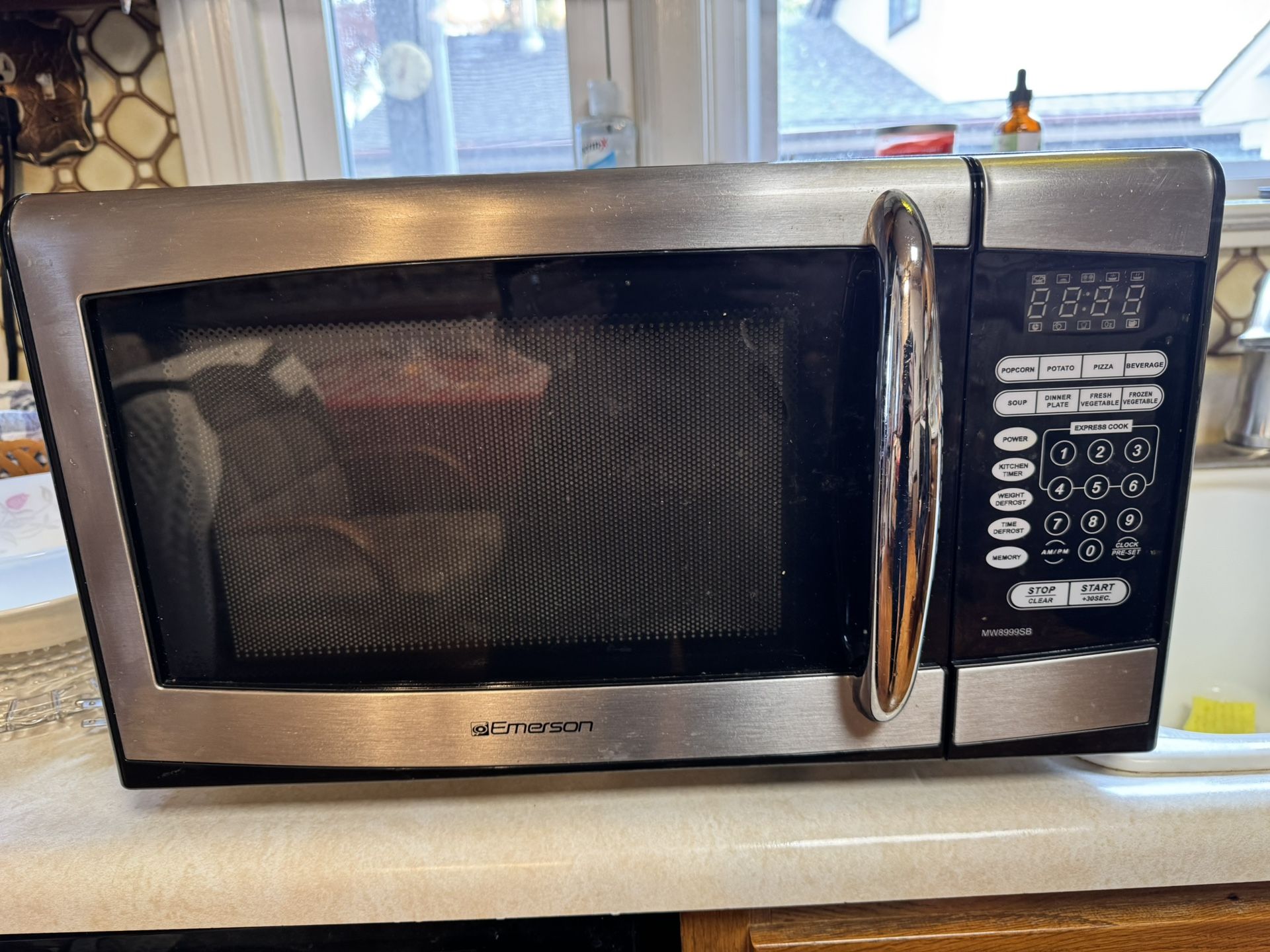 Emerson 900W Microwave