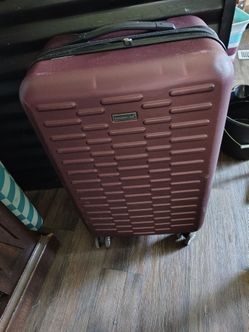 20 inch Travelers Club Hard Shell Suitcase