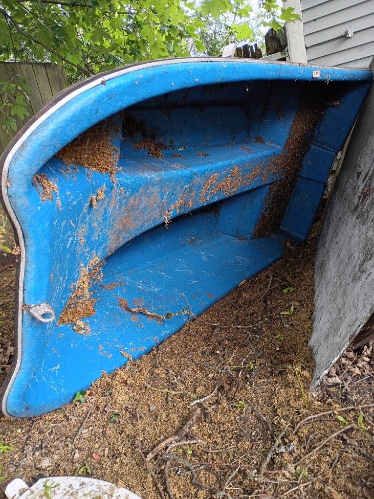 Livingston 8ft Skiff Needs Good Cleaning