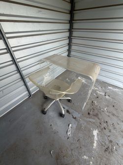 CLEAR ACRYLIC / LUCITE DESK + ROLLING OFFICE CHAIR – MODERN DESIGN