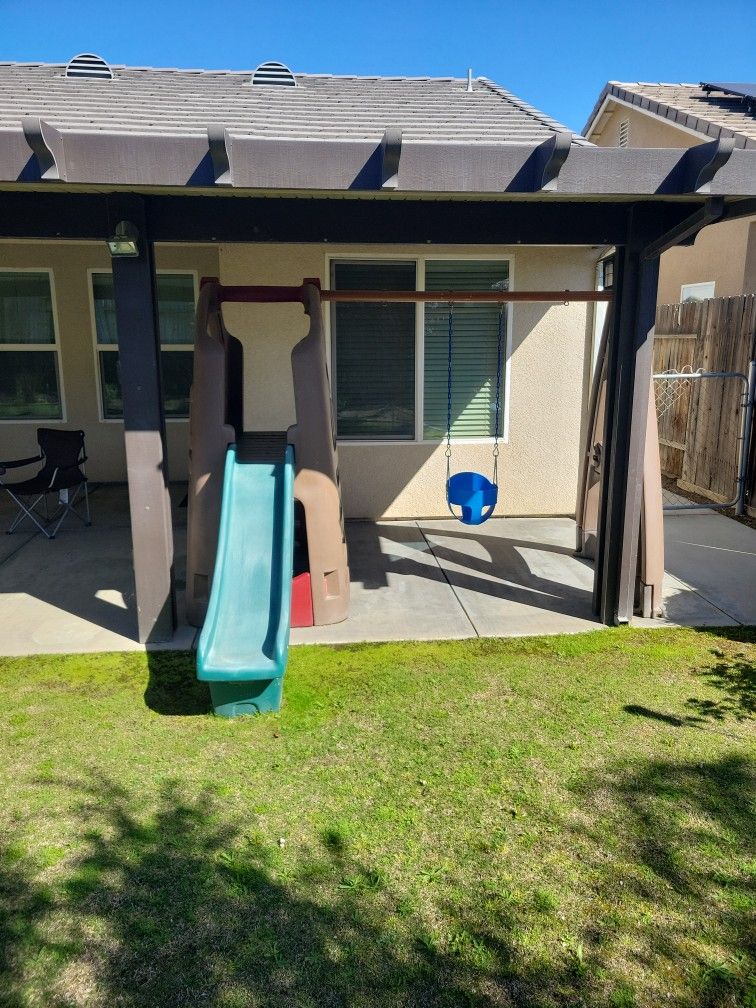 Step 2 Swing Set And Slide for Sale in Bakersfield, CA OfferUp