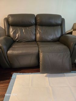 Chasewood Power Reclining Loveseat
Item #: U(contact info removed)