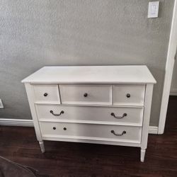 Pottery Barn Kids "Blythe" 5-Drawer Dresser (White)