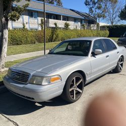 2002 Ford Crown Victoria Parts/complete