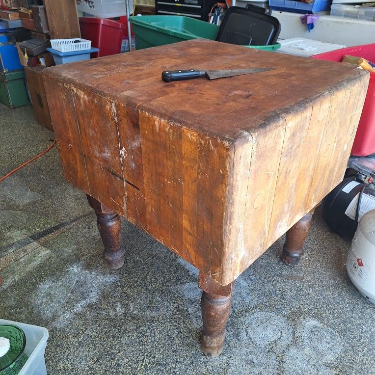 HUGE ANTIQUE PRIMITIVE BUTCHER BLOCK TABLE/iSLAND