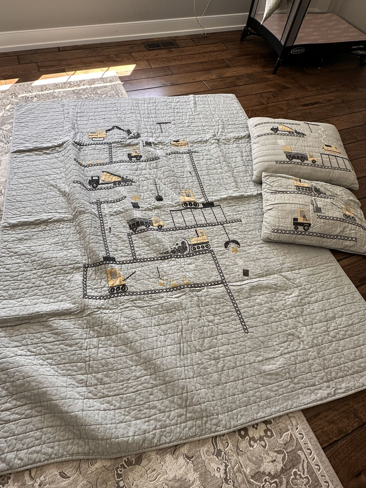 Pottery Barn Twin Quilt And Two Shams