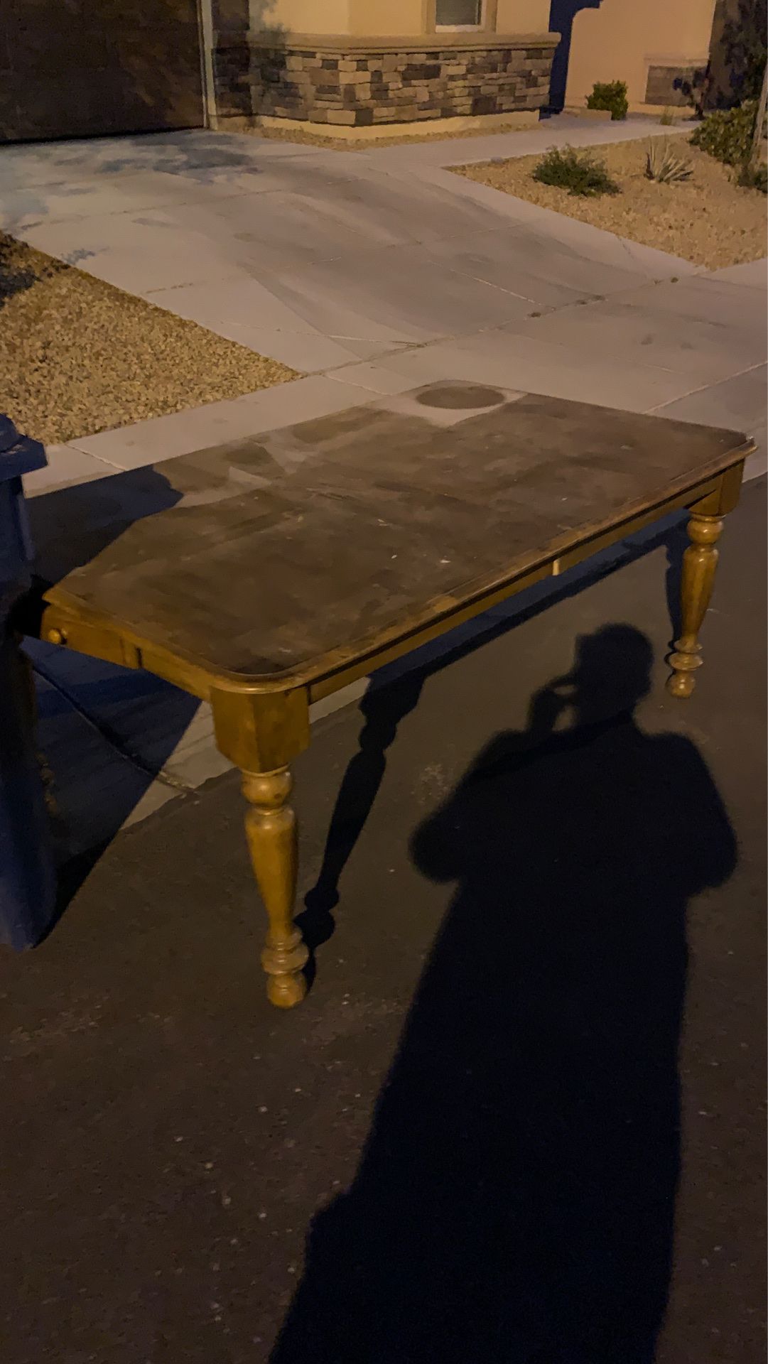 Free dining table