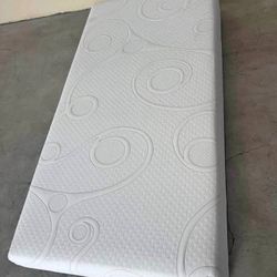 White Memory Foam Twin Size Set