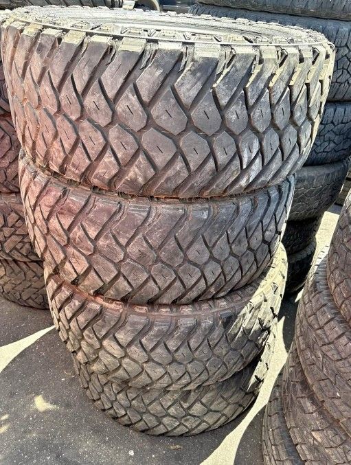 33X10.50R15 Tires Con 80% De Vida Las 4 De La Marca Máxis