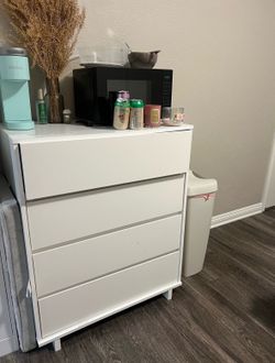Modern White 4 Drawer Dresser