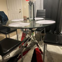 Dinning Room Table With 4 Chairs 