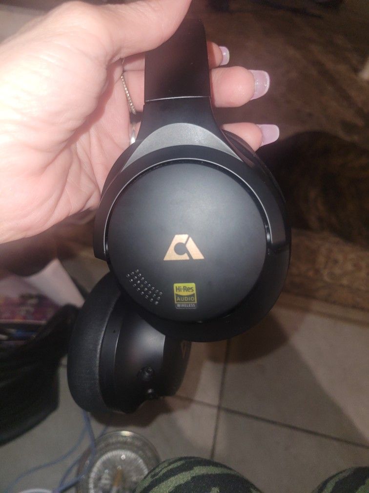 Noice Canceling Headphones