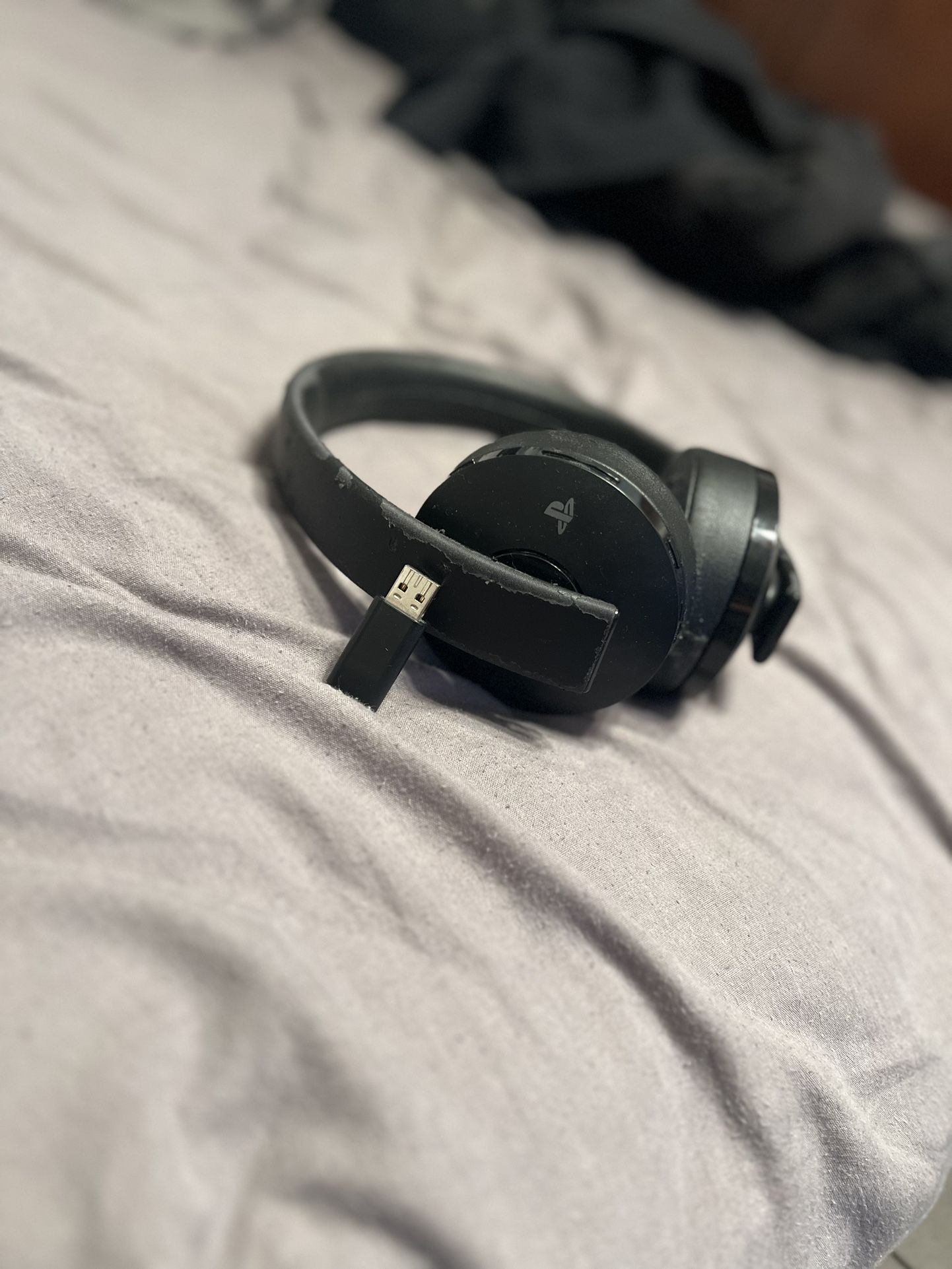 PlayStation Gold Wireless Headset - PlayStation 4