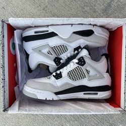 Jordan 4 Military Black DS 5.5y, 6y, 6.5y, 7y, 6.5M