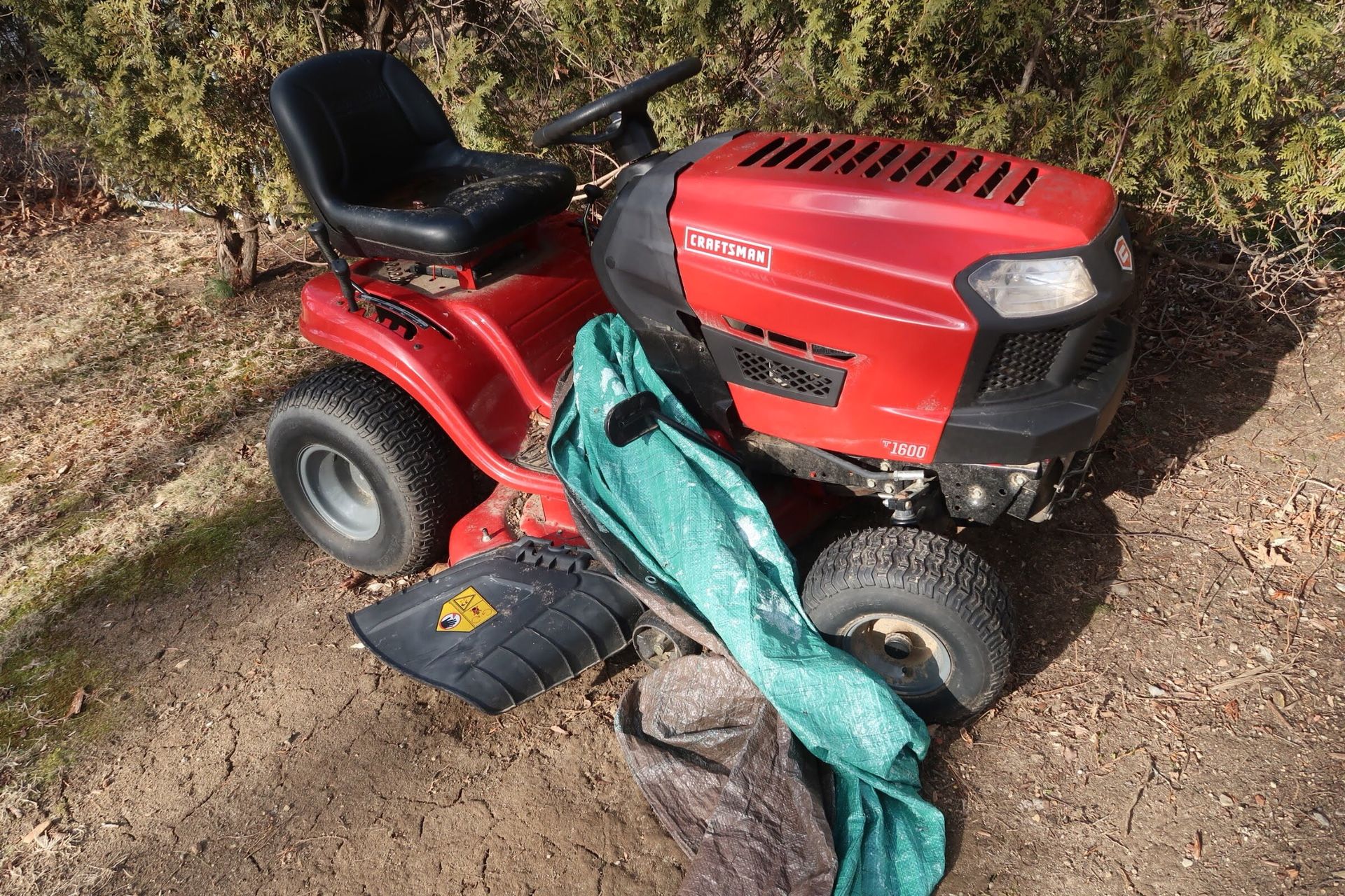 Tractor to cut grass