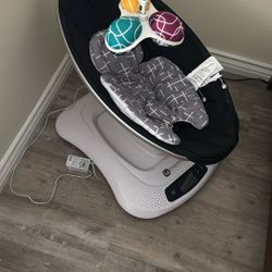4 Moms Swing 