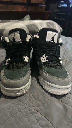 Jordan 4 retro feat ,size 4 in kids