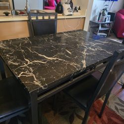 Like New Dining Room Set