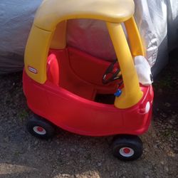 Little Tikes Cozy Coupe In Used Condition FUNCTIONS 100 PERCENT 