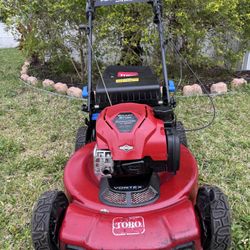 VORTEX TECHNOLOGY TORO SMART STOW LAWN MOWER SELF PROPEL, GRASS BAG, FRESH OIL CHANGE, NEW GAS, SHARPENED BLADE, NEW AIR FILTER WORKS AS SUPPOSED TO G