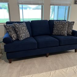 Lazyboy Couch 🛋️ 