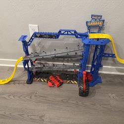 Monster Jam Garage