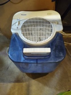 Hunter's humidifier with Niteglo blue light