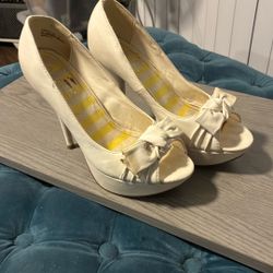 Anne Michelle heels, white leather size 8