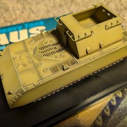 Dragon Models 1/72 Scale Model Tank With Display 