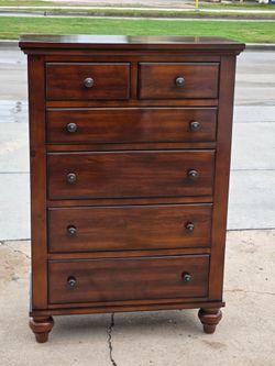 DRESSER