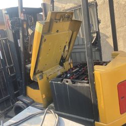 Forklift (For Parts Or Fix)