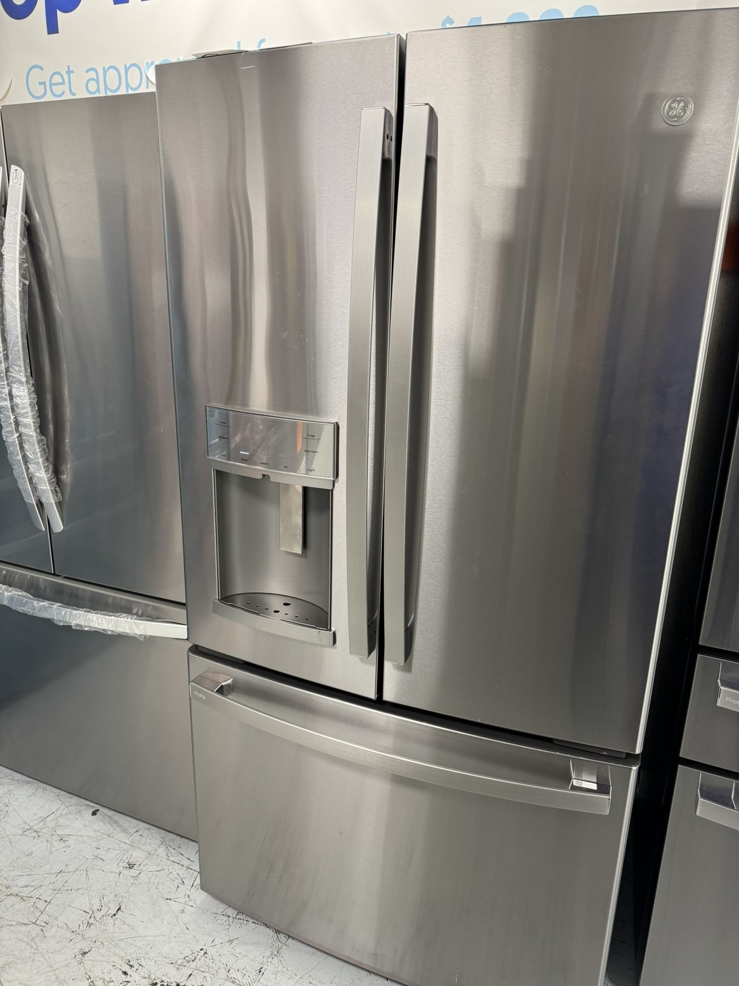 GE Profile 28 Cu.ft Refrigerator With Water And Ice