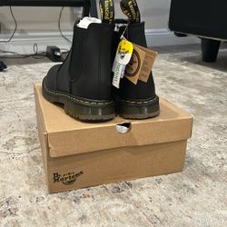 NEW DOC MARTENS SOFT WAIR WORK BOOT 
