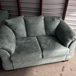 Matching Couch And LoveSeat Free delivery 🚚 