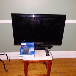 Toshiba thirty two inch with remote and antenna