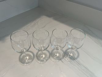 Wine Glasses Set of 4 - Clear Stemware, 7.25 inch Tall