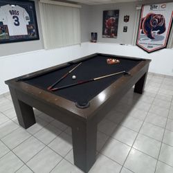 Pool table 