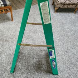 🪜 Werner 4 ft Fiberglass Step Ladder – Type II (225 lb Capacity) 