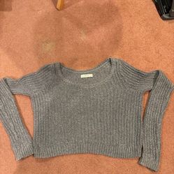 Women’s Abercrombie& Fitch Pull Over Sweater-Size S