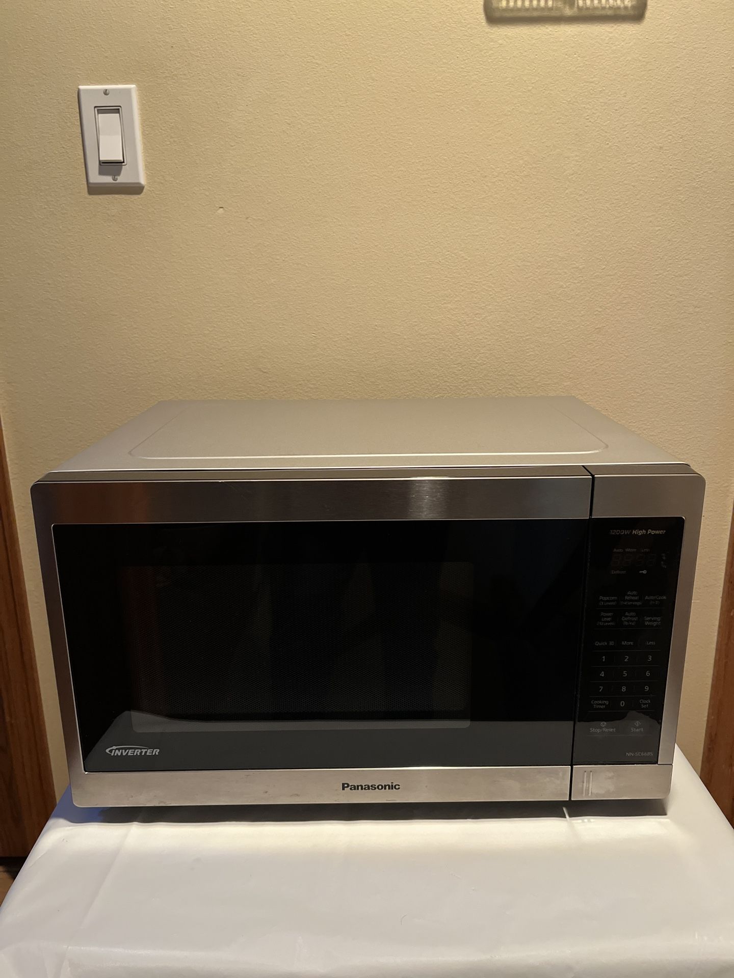 Panasonic 1200W 1.3 cu. ft. Countertop Microwave Oven 