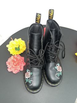 De.Marten’s Lace Up Boots